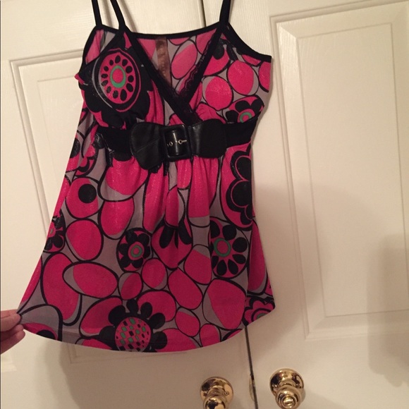 Very cute spaghetti strap blouse size Large - Picture 3 of 6